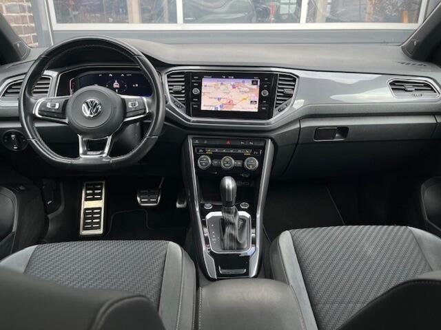 Volkswagen T-Roc 1.5 TSI AUT. SPORT R-LINE BEATS - VIRTU - PANO. DAK - TREKH.