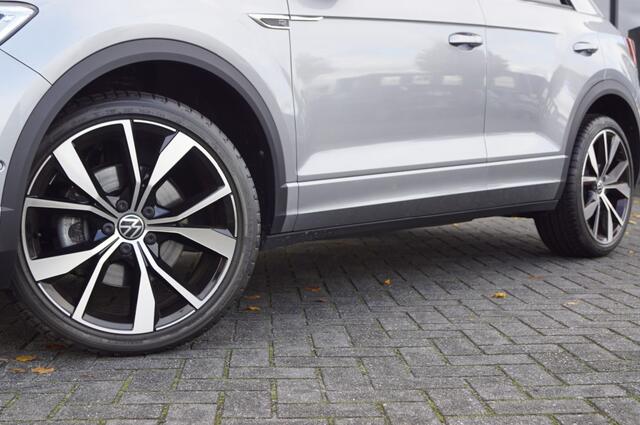 Volkswagen T-Roc 1.5 TSI DSG R-Line 150pk / Trekhaak wegklb./Panodak/ Navi Pro/ IQ LED/19 Inch LM/Camera