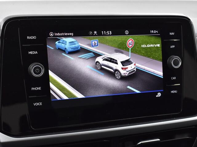 Volkswagen T-Roc 1.5 TSI 150pk DSG Life · Camera · Apple/Android Car Play · Navigatie · P-Sensoren · Climatronic · 16'' Inch · Garantie t/m 15-08-2027 of 100.000km