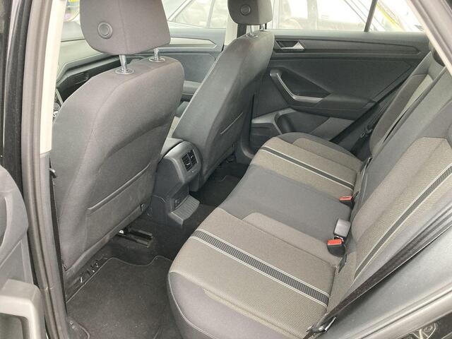 Volkswagen T-Roc 1.5/150PK TSI Style · Apple/Android Car Play · Navigatie · Camera + Parkeersensoren · Trekhaak · 17 inch ·