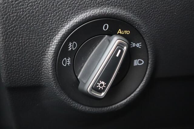 Volkswagen T-Roc 1.0 TSI Style 85KW/115PK, Navigatie, Activ info display, Chrome dakrail, clima, led achterlichten, winterpakket, stoelverwarming, 17" lmv