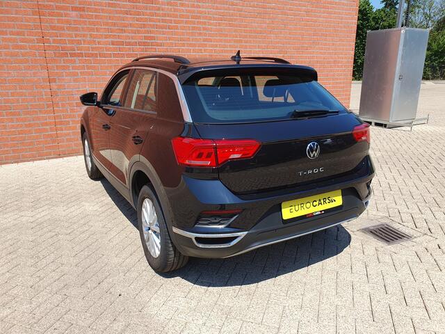 Volkswagen T-Roc 1.5 TSI 150pk DSG Style Team Navigatie Apple Carplay/Android Auto Camera Adaptive Cruise Control Elektrische achterklep Stoel-en stuurverwarming Climate Control