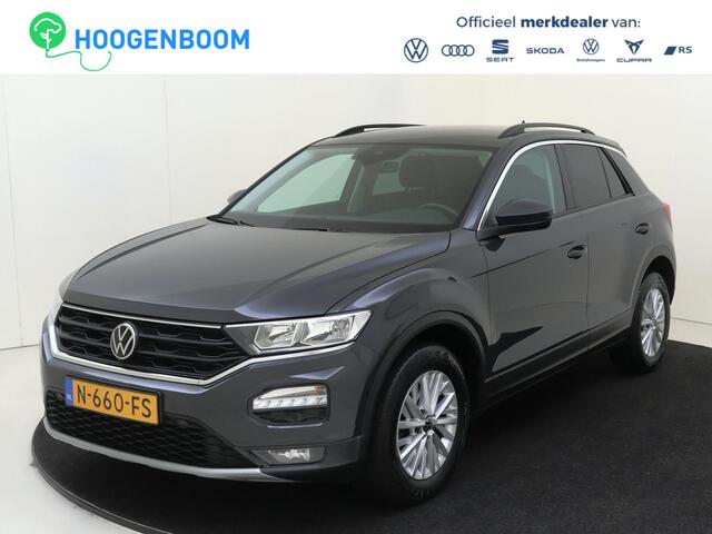 Volkswagen T-Roc 1.0 TSI Style | Navigatie | Parkeersensoren | CarPlay | Draadloze telefoonlader | Airco | Adaptieve cruise control |