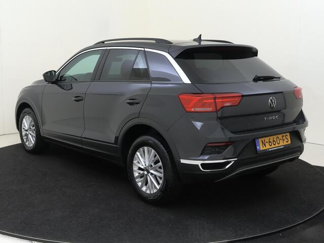 Volkswagen T-Roc 1.0 TSI Style | Navigatie | Parkeersensoren | CarPlay | Draadloze telefoonlader | Airco | Adaptieve cruise control |