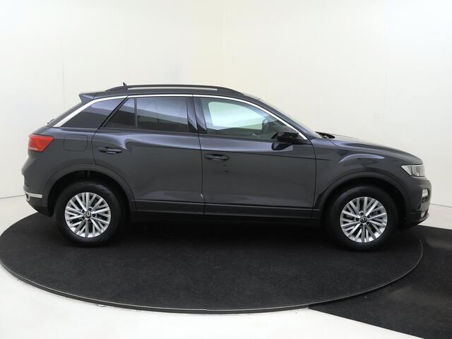 Volkswagen T-Roc 1.0 TSI Style | Navigatie | Parkeersensoren | CarPlay | Draadloze telefoonlader | Airco | Adaptieve cruise control |