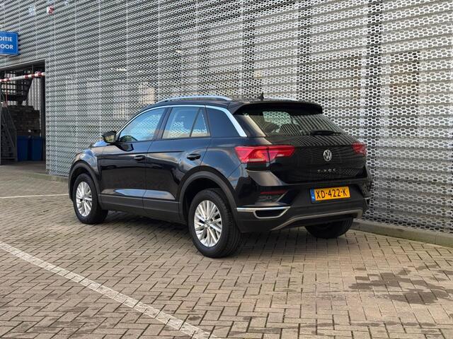 Volkswagen T-Roc 1.0 TSI Style / Digitale Cockpit / Alarmsysteem / LED / Parkeersensoren V+A / Navigatie /