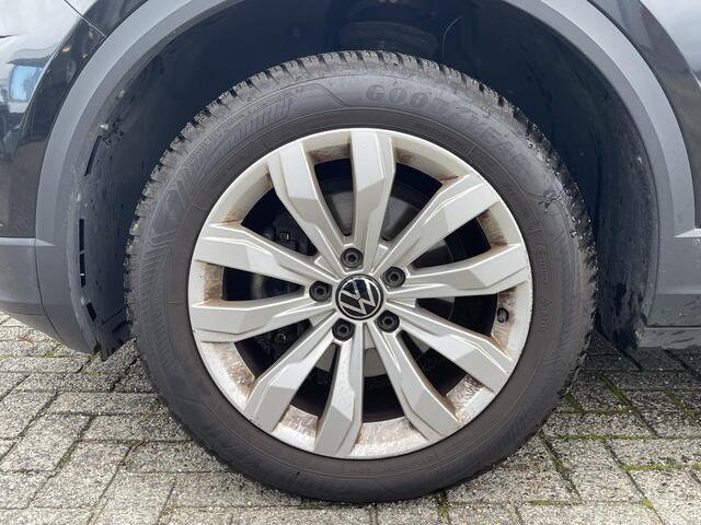 Volkswagen T-Roc 1.5 TSI Sport 17''/LED/Virtual Cockpit/Dodehoek/Keyless/Camera/Elektrische klep/Stoel + stuurverwarming/Adaptieve cruise/PDC v+a