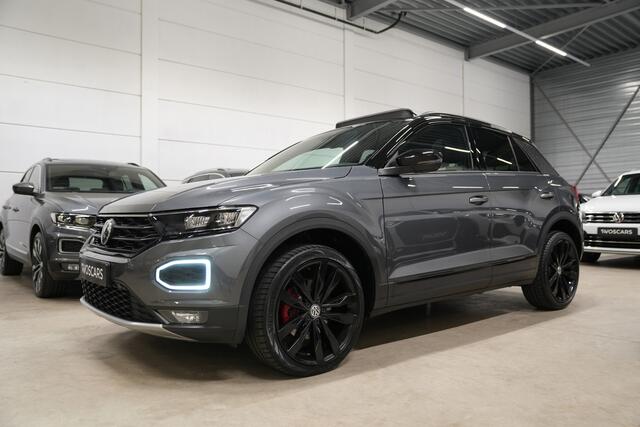 Volkswagen T-Roc 1.5 TSI Sport Black Style * Pano - Virtual - Trekhaak - Camera - 19" - ACC - Blind Spot *