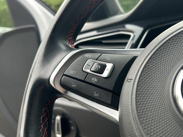 Volkswagen T-Roc 1.5 TSI Sport 150PK l Virtuele Cockpit l Navi l Camera l Nap l LED