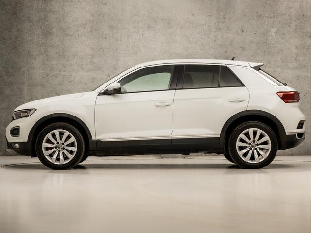Volkswagen T-Roc 1.5 TSI Sport 150Pk Automaat (VIRTUAL COCKPIT, APPLE CARPLAY, GROOT NAVI, CLIMATE, LEDER, STOELVERWARMING, LED KOPLAMPEN, ZWART HEMEL, GETINT GLAS, CAMERA, ADAPTIVE CRUISE, NIEUWSTAAT)