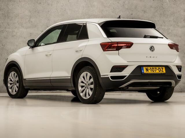 Volkswagen T-Roc 1.5 TSI Sport 150Pk Automaat (VIRTUAL COCKPIT, APPLE CARPLAY, GROOT NAVI, CLIMATE, LEDER, STOELVERWARMING, LED KOPLAMPEN, ZWART HEMEL, GETINT GLAS, CAMERA, ADAPTIVE CRUISE, NIEUWSTAAT)