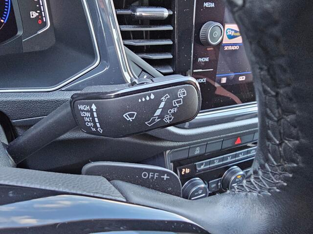 Volkswagen T-Roc 1.5 TSI Sport Business R | Automaat | Trekhaak | Lane Assist | Blind Spot | LED | Navi | ACC | PDC | Winterpakket | Virtual Cockpit |