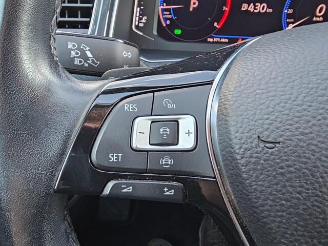 Volkswagen T-Roc 1.5 TSI Sport Business R | Automaat | Trekhaak | Lane Assist | Blind Spot | LED | Navi | ACC | PDC | Winterpakket | Virtual Cockpit |