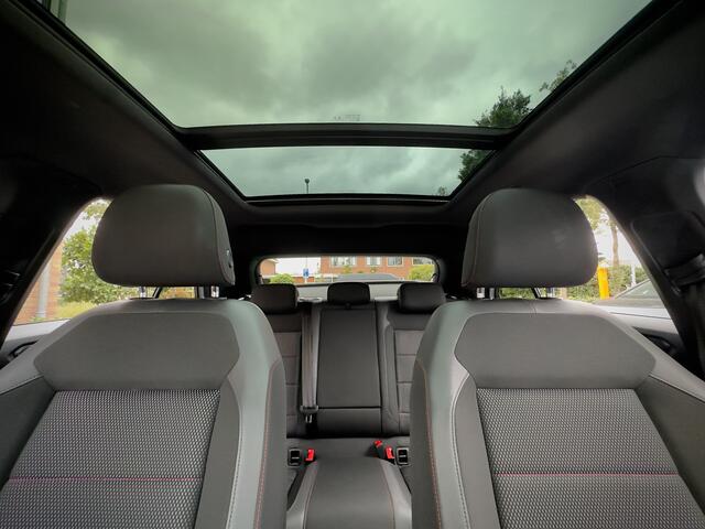 Volkswagen T-Roc 1.5 TSI AUT7 SPORT R-LINE PANODAK NAVI CAMERA DIGI-DASH APPLE-CARPLAY LED LMV PDC