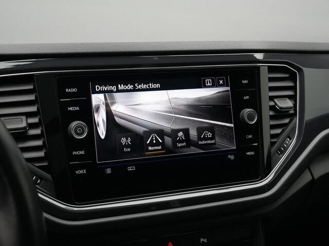 Volkswagen T-Roc 1.5 TSI 150 pk DSG Sport Business R | Panoramadak | Trekhaak | Stoelverwarming | Remklauwen rood | Side Assist | Adaptive Cruise