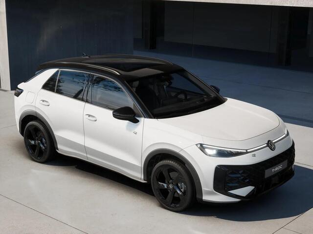 Volkswagen T-Roc R-Line First Edition 1.5 eTSI 110 kW / 150 PK SUV | Panoramaschuif-kanteldak | Assistance Pakket | Trekhaak | Black Style Pakket | Koplampverlichting matrix-led (IQ.LIGHT) | Elek. achterklep | Zwart dak