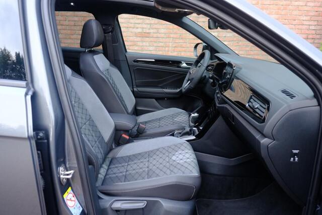 Volkswagen T-Roc 1.5 TSi 150pk DSG R-Line Black Edition | Black Style | App Connect | Panoramadak | Camera | Keyless | Elektrische Achterklep | Matrix LED | Winter Pakket