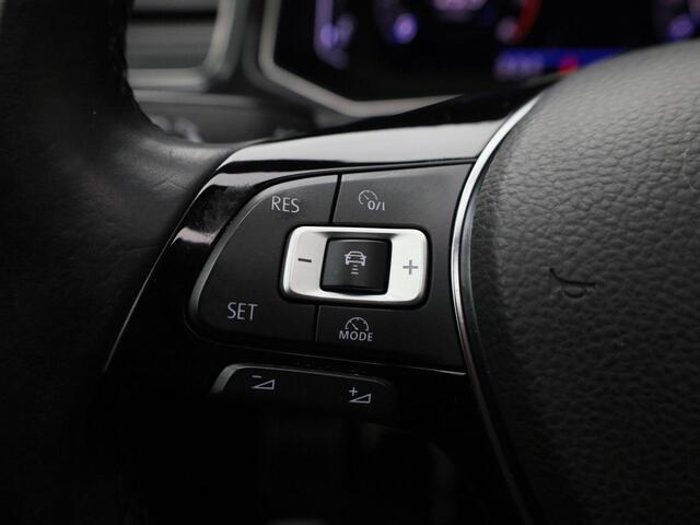 Volkswagen T-Roc 1.5 TSI/150PK Sport · Panoramadak · Navigatie · Camera + Parkeersensoren