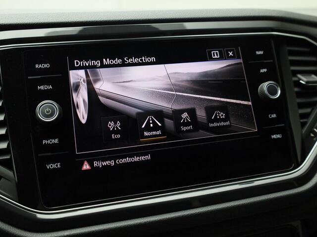 Volkswagen T-Roc 1.5 TSI/150PK Sport · Panoramadak · Navigatie · Camera + Parkeersensoren