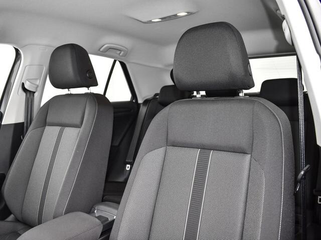 Volkswagen T-Roc 1.5 TSI 150pk DSG Life Edition · Apple/Android Car Play · Navigatie · Camera · P-Sensoren · Park Assist · 17'' Inch · Garantie t/m Februari 2027