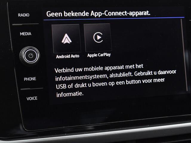 Volkswagen T-Roc 1.5 TSI 150pk DSG Life Edition · Apple/Android Car Play · Navigatie · Camera · P-Sensoren · Park Assist · 17'' Inch · Garantie t/m Februari 2027