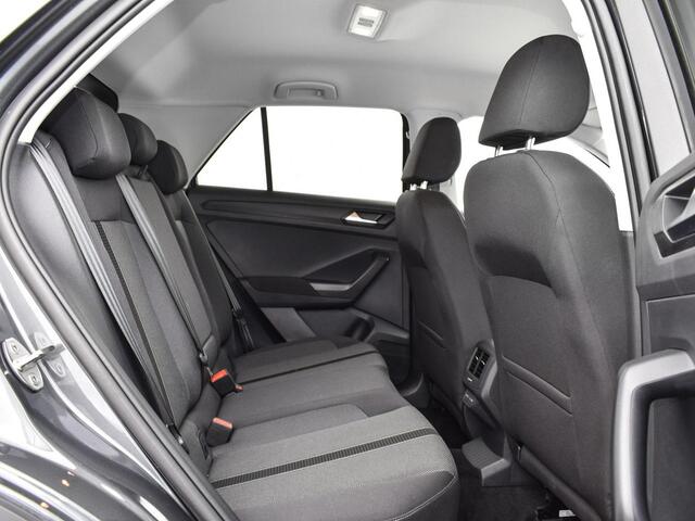 Volkswagen T-Roc 1.5 TSI 150pk DSG Life Edition · Apple/Android Car Play · Navigatie · Camera · P-Sensoren · Park Assist · 17'' Inch · Garantie t/m Februari 2027