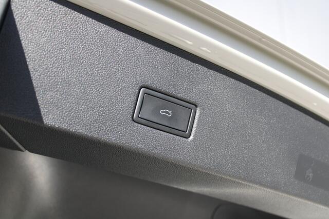 Volkswagen T-Roc 1.5 TSI Style 150pk - ACC - Carplay - Camera - DAB - Verwarmd stuurwiel - Rijklaar