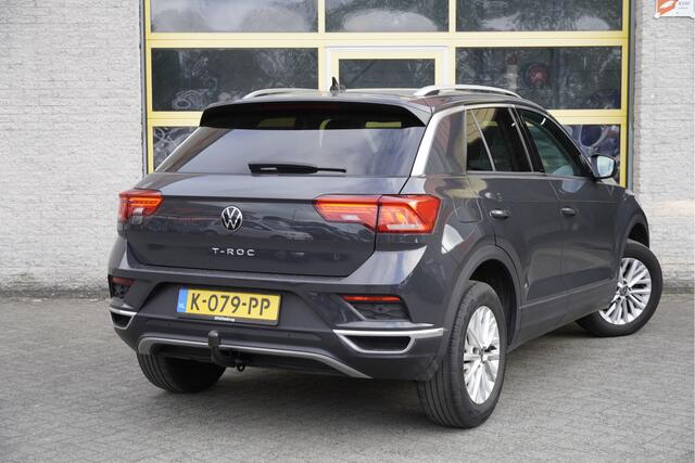 Volkswagen T-Roc 1.5 TSI 150PK! Style Business BJ2021 Lmv 16" | Led | Pdc | Navi | Trekhaak | Elek. achterklep | Achteruitrijcamera | App-Connect | Climate control Cruise control | Extra getint glas