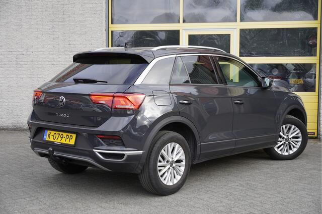 Volkswagen T-Roc 1.5 TSI 150PK! Style Business BJ2021 Lmv 16" | Led | Pdc | Navi | Trekhaak | Elek. achterklep | Achteruitrijcamera | App-Connect | Climate control Cruise control | Extra getint glas