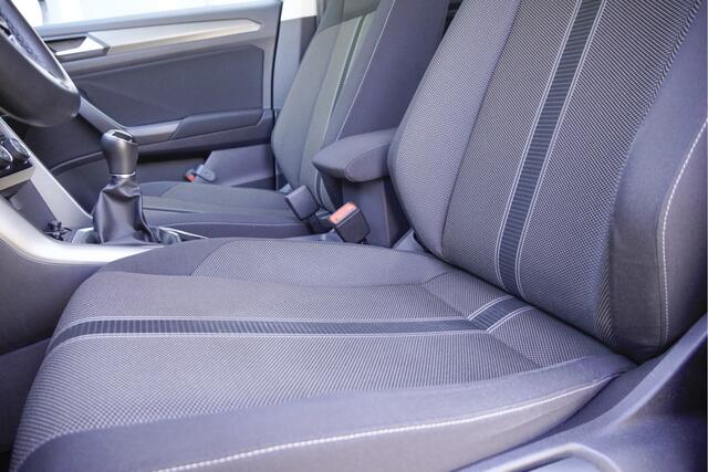 Volkswagen T-Roc 1.5 TSI 150PK! Style Business BJ2021 Lmv 16" | Led | Pdc | Navi | Trekhaak | Elek. achterklep | Achteruitrijcamera | App-Connect | Climate control Cruise control | Extra getint glas