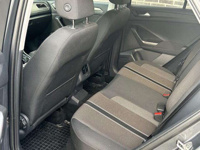 Volkswagen T-Roc 1.5 TSI Sport Automaat - Navi - Parkeercamera - CruiseControl