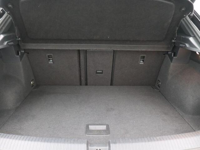 Volkswagen T-Roc 1.5 TSI Sport 150PK DSG keyless, active info display, dodehoek detectie, 18" lichtmetalen velgen, achteruitrijcamera, adaptieve cruise control, stoelverwarming, trekhaak