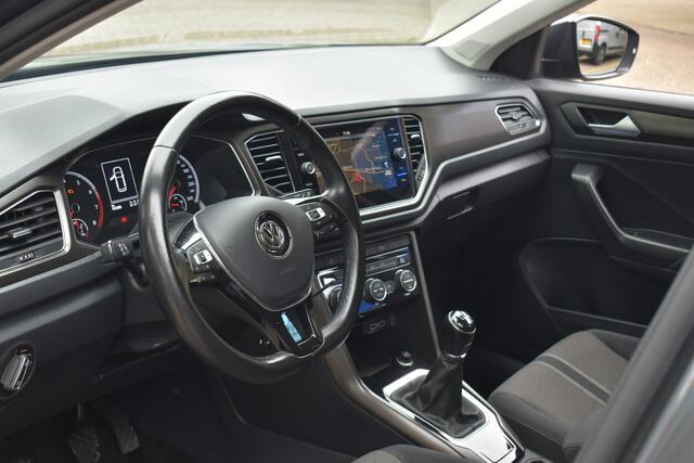 Volkswagen T-Roc 1.0 TSI Style Navigatie | Carplay | Adaptieve Cruise | 12 mnd BOVAG garantie | Whatsapp 06-53188999