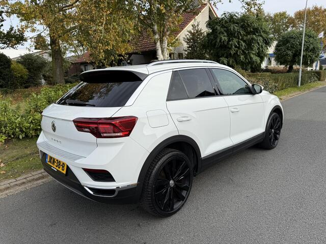 Volkswagen T-Roc 1.5 TSI 150PK DSG SportoPanooTrekhaak