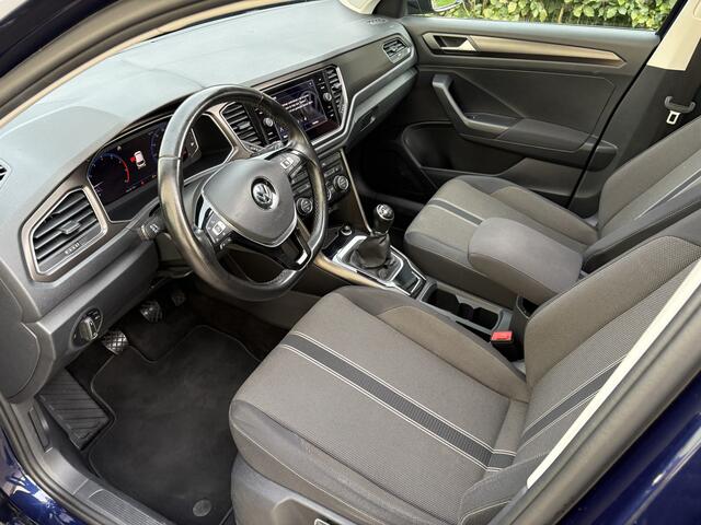 Volkswagen T-Roc 1.0 TSI Sport / PANORAMADAK / CARPLAY / CRUISE / 141dkm!