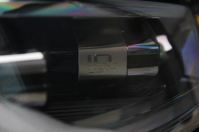 Volkswagen T-Roc 1.0 TSI R-Line Business | Panorama dak | IQ.Light | 19 Inch | R Stoelen