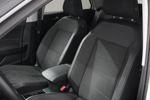 Volkswagen T-Roc 1.5 TSI DSG Style Demo Navigatie Apple Carplay / Android Auto Climate Control Led Digitale Cockpit Adaptive Cruise Control Trekhaak