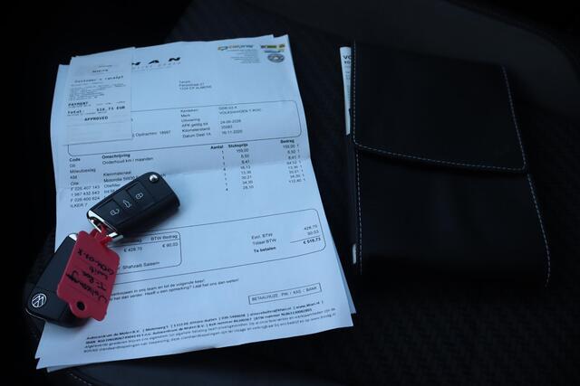 Volkswagen T-Roc 1.5 TSI Sport Business R Navigatie, Apple Carplay, Climate control, Stoelverwarming, Adaptieve Cruise control