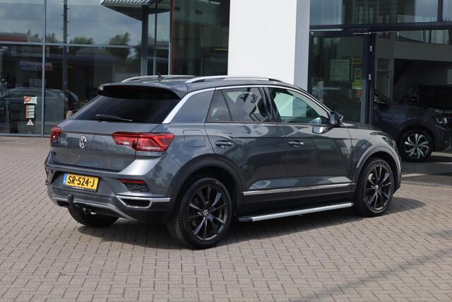 Volkswagen T-Roc 1.5 TSI Sport 110KW-150PK, trekhaak, Sportplus pakket, Executive pakket, Winterpakket met stoel verwarming, All season banden, 18 inch Wielen, side steps, Privacy glass