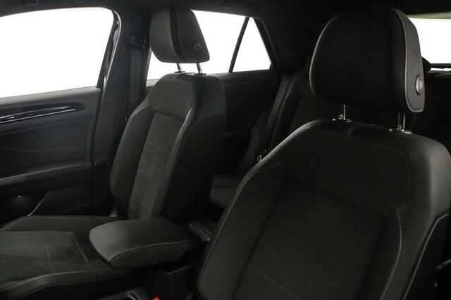 Volkswagen T-Roc R-Line Edition 1.5 TSI 150pk DSG Automaat Trekhaak, Adaptive cruise control, Navigatie, Achteruitrijcamera, Stoelverwarming, Parkeersensoren, App connect