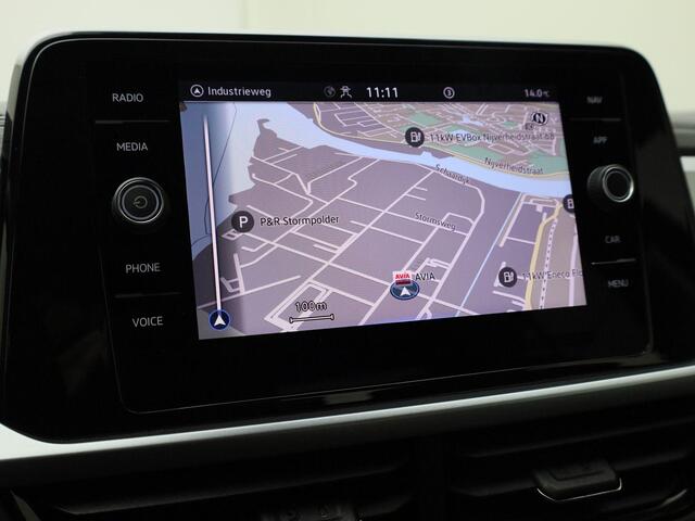 Volkswagen T-Roc 1.0TSI/110PK Life · Navigatie · Apple/Android Car Play · Parkeersensoren · Garantie tot september 2027 of 100000km.
