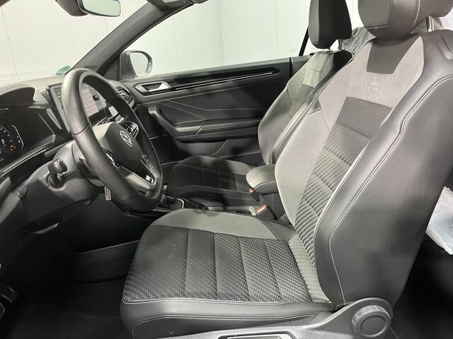 Volkswagen T-Roc Cabrio 1.5 TSI 2x R-Line / AUTOMAAT/ BLACK STYLE/ CAMERA/ PARK. SENSOREN/ DODE HOEK/ STOEL-STUURVERWARM./ IQ. LIGHT/ DIGITAL DASHBOARD/ ADAPT. CRUISE/ APP CONNECT/ NAVI/ CLIMA/ DAB/ 18" LMV