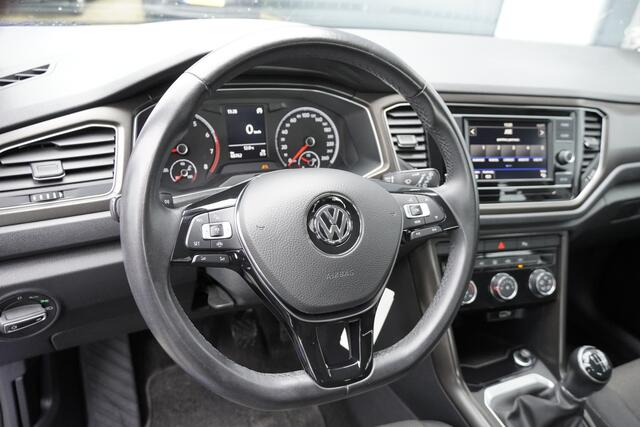 Volkswagen T-Roc 1.5 TSI 150PK! Style BJ2019 Lmv 16" | Led | Pdc | Airco | Cruise control | Trekhaak | Getint glas