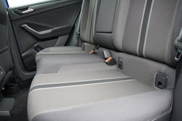 Volkswagen T-Roc 1.5 TSI 150PK! Style BJ2019 Lmv 16" | Led | Pdc | Airco | Cruise control | Trekhaak | Getint glas