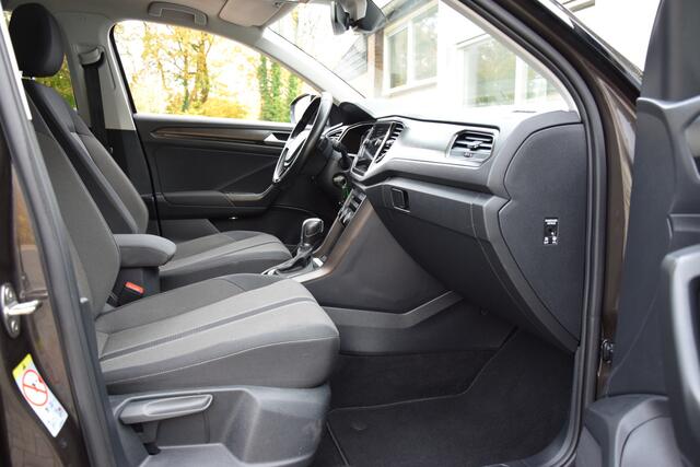 Volkswagen T-Roc 1.5 TSI Sport Business R DSG Automaat | BOVAG Garantie | Virtual Cockpit | Navigatie | Achteruitrijcamera | 18'' Velgen Met All Season Banden | Adaptive Cruise | Stoelverwarming |