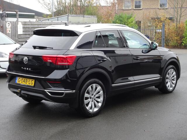 Volkswagen T-Roc 1.5 TSI Style Business Navigatie, carplay, trekhaak, licht metalen velgen, parkeersensoren voor en achter, stoel verwarming, automaat, enz.