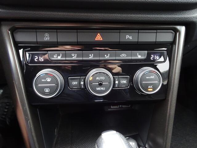 Volkswagen T-Roc 1.5 TSI Style Business Navigatie, carplay, trekhaak, licht metalen velgen, parkeersensoren voor en achter, stoel verwarming, automaat, enz.