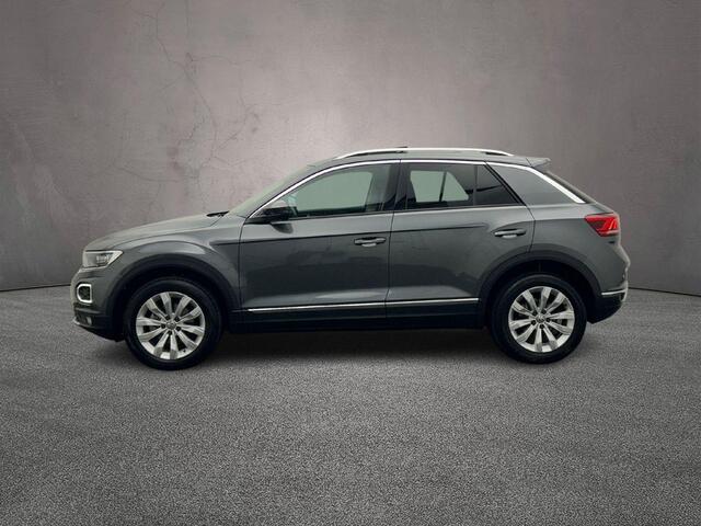 Volkswagen T-Roc Sport 1.5 TSI 150pk Trekhaak, Panoramadak, Adaptive cruise control, Navigatie, Parkeersensoren, App connect, LED koplampen, DAB, Radio
