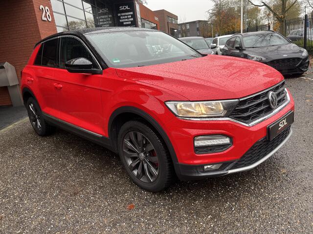 Volkswagen T-Roc 1.0 TSI Sport // ADAPT. CRUISE // DODEHOEK // NAVI // APPLE-ANDROID AUTO // PDC V+A //