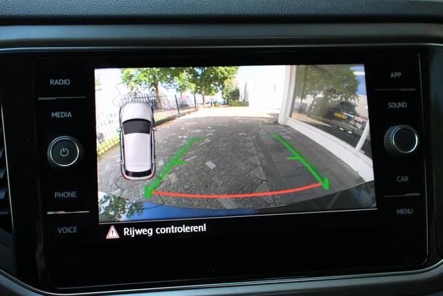Volkswagen T-Roc 1.5 TSI DSG Style | Navigatie | Climate Control | Adatieve Cruise Control | Electrische achterklep | Stuurwielverwarming | Camera | Parkeer Sensoren